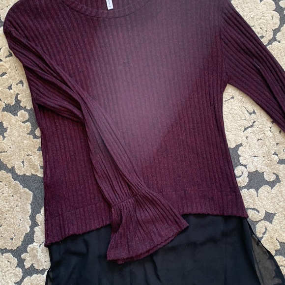 BCBG tunic top with black sheer bottom in size XS. Pretty sleeves! GUC. - Picture 7 of 7